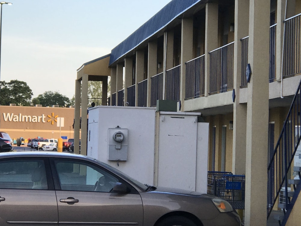 Rodeway Inn Oxford, AL 1/36