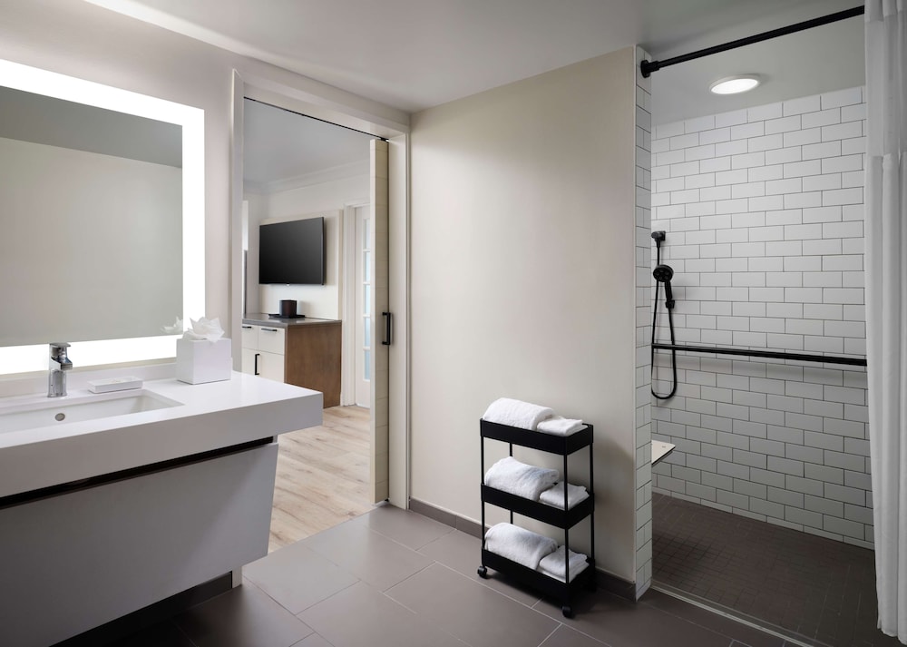 Sonesta Irvine John Wayne Airport 25/75