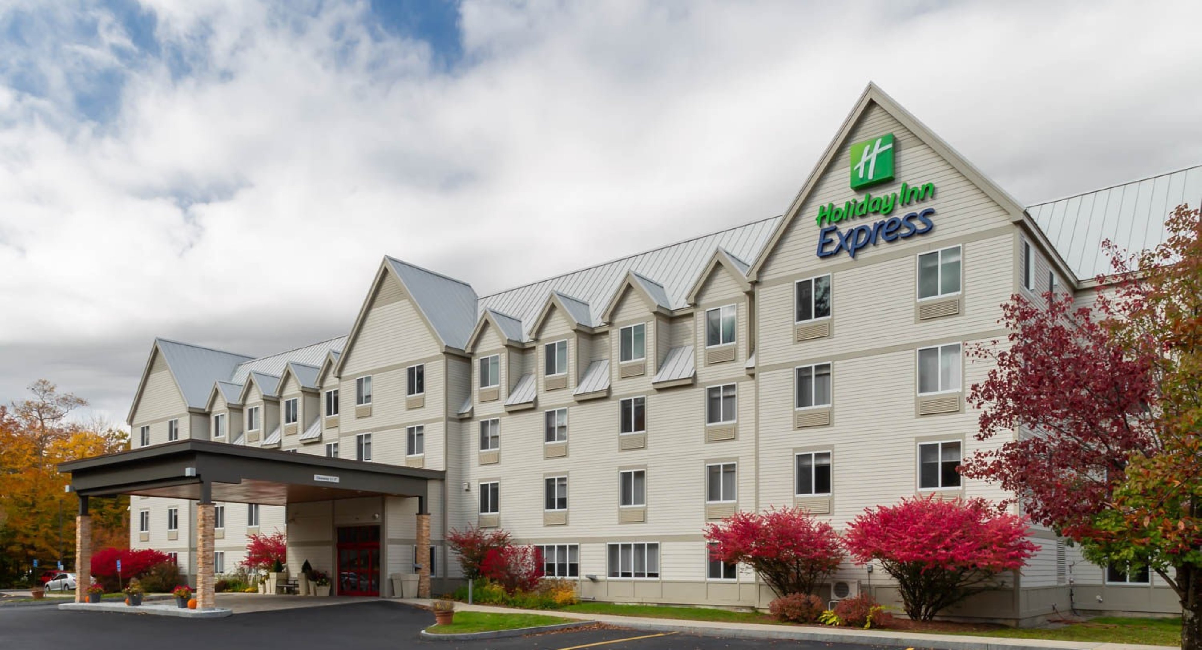 Holiday Inn Express & Suites Lincoln East - White Mountains 4/47
