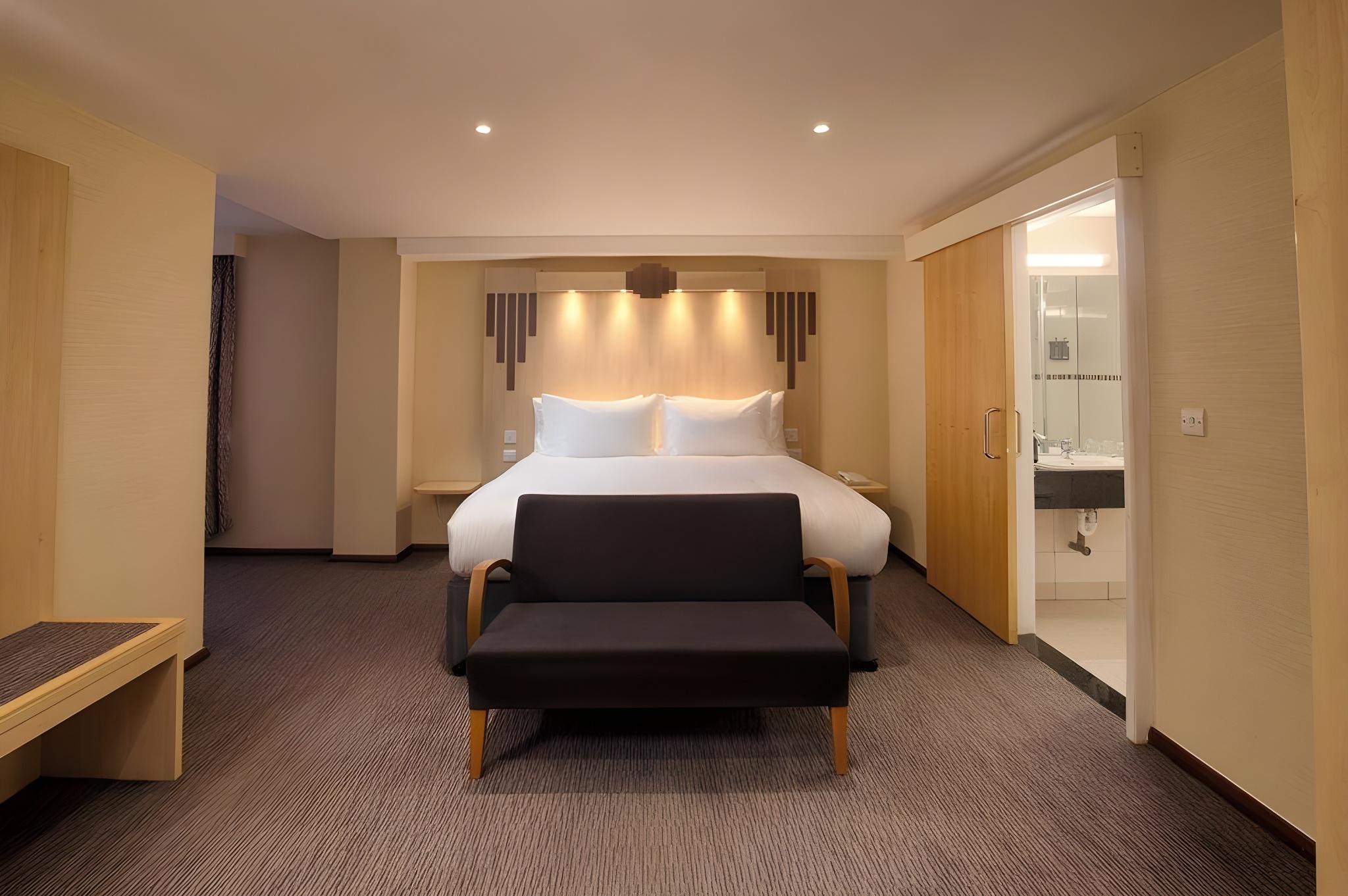 Twin/Double room - City cruise included