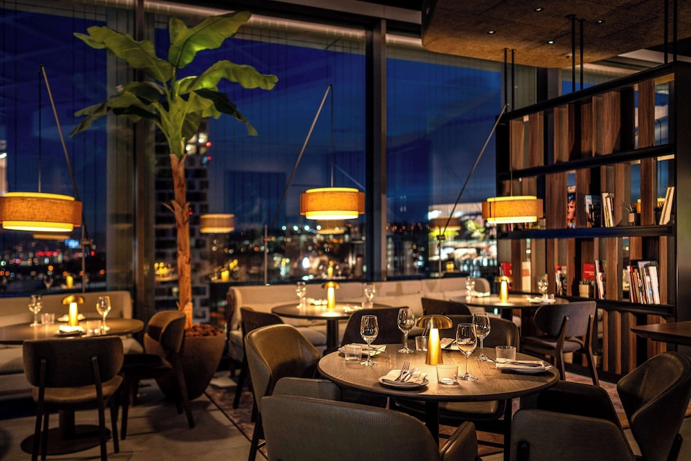 Radisson Blu Hotel at Porsche Design Tower Stuttgart 35/50
