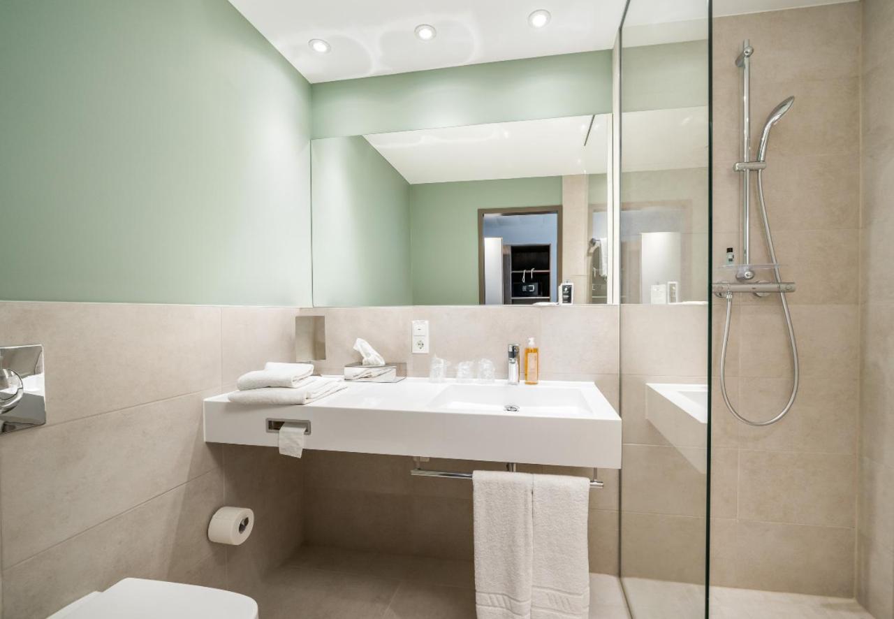 Standard, Triple, elaya hotel oberhausen, Trademark by Wyndham 2/2