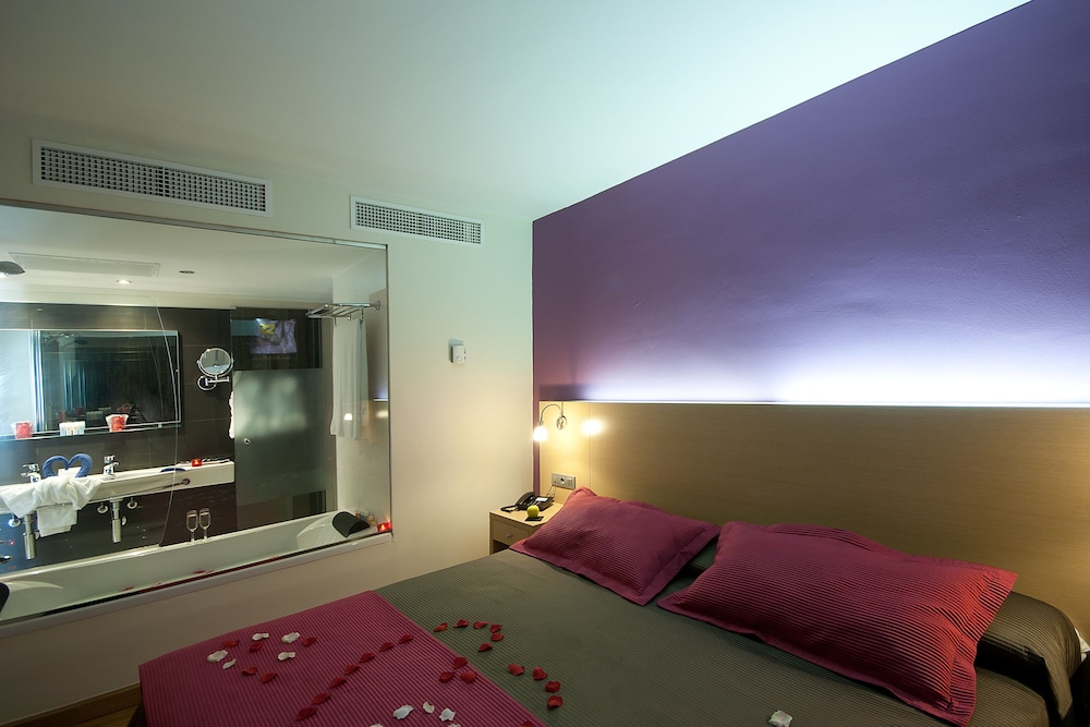 R2 Romantic Fantasia Dreams And Suites Hotel Adults Only 39/64