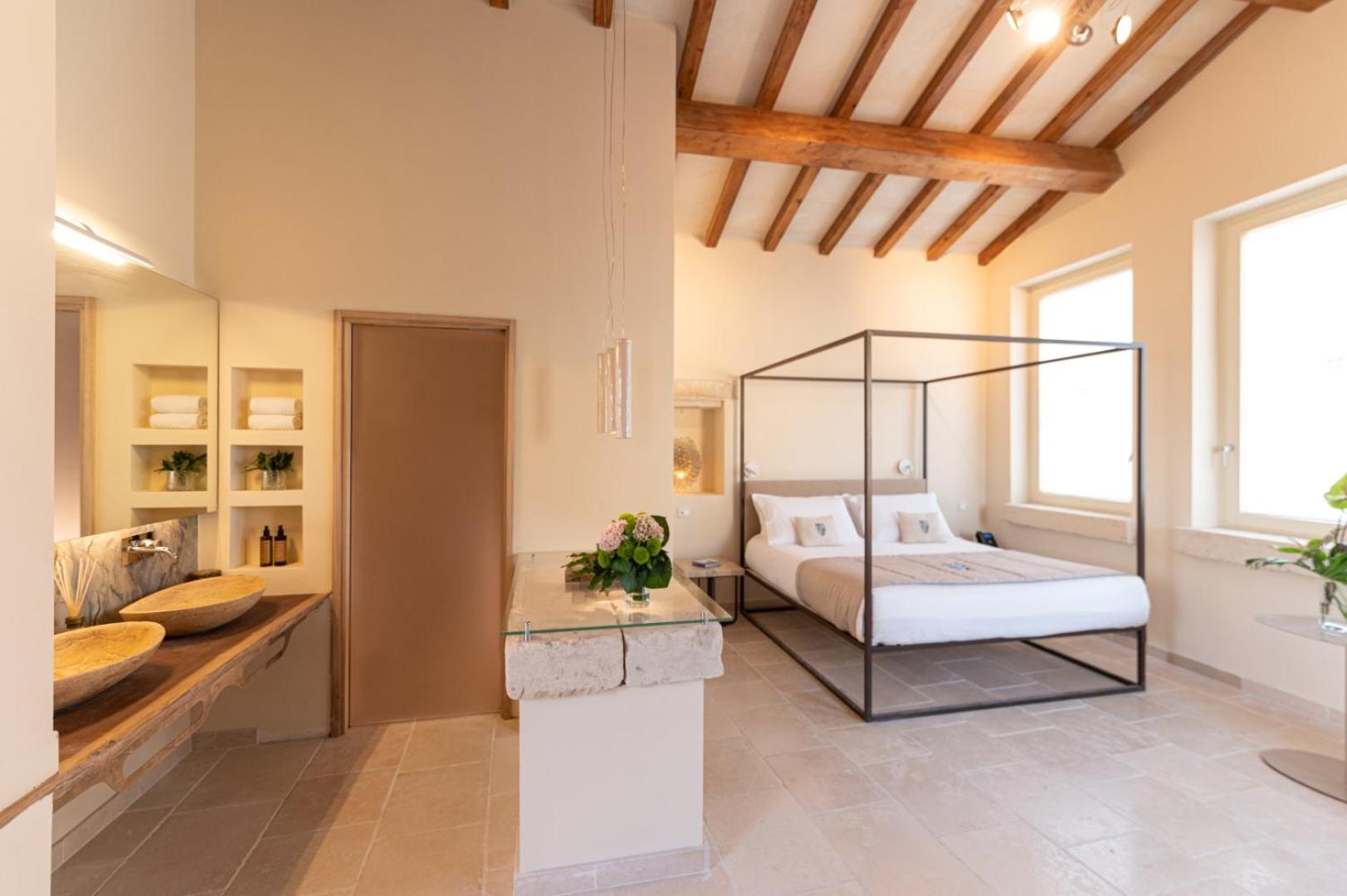 DELUXE, DOUBLE BED, BALCONY