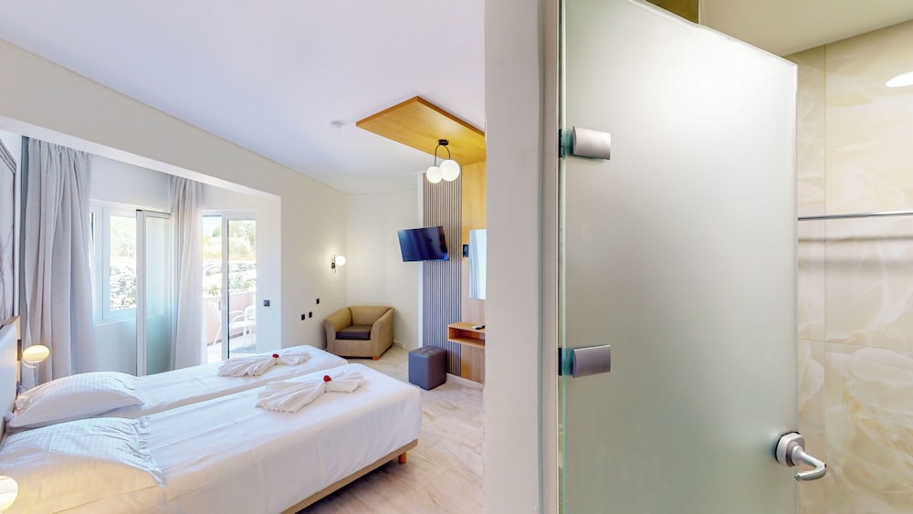 Chrispy Beach Resort 10/43