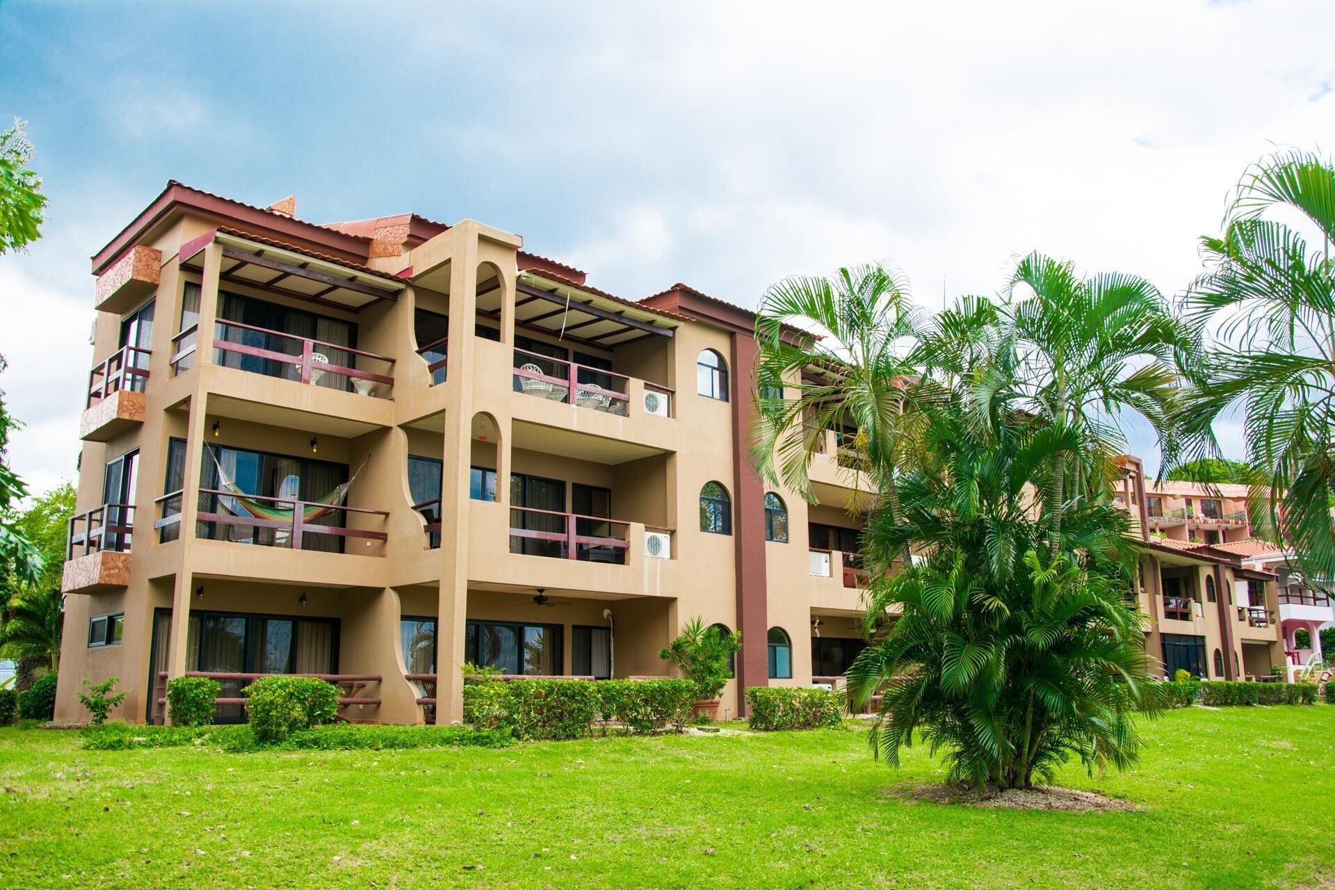 Spectacular - Spacious unit in Flamingo in front of the beach 1/34