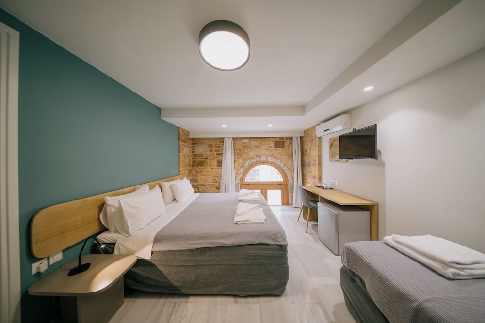 Chios City Inn 8/48