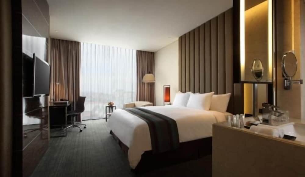 1 Kng Bed Deluxe Nonsmoking, Po Hotel Semarang 4/6