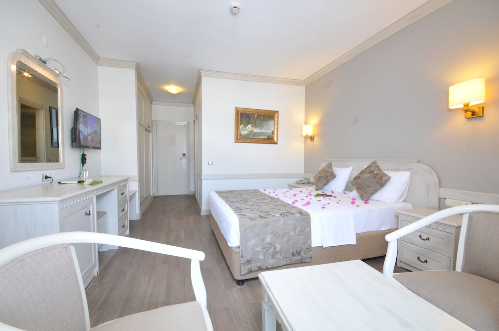 My Dream Hotel 27/70