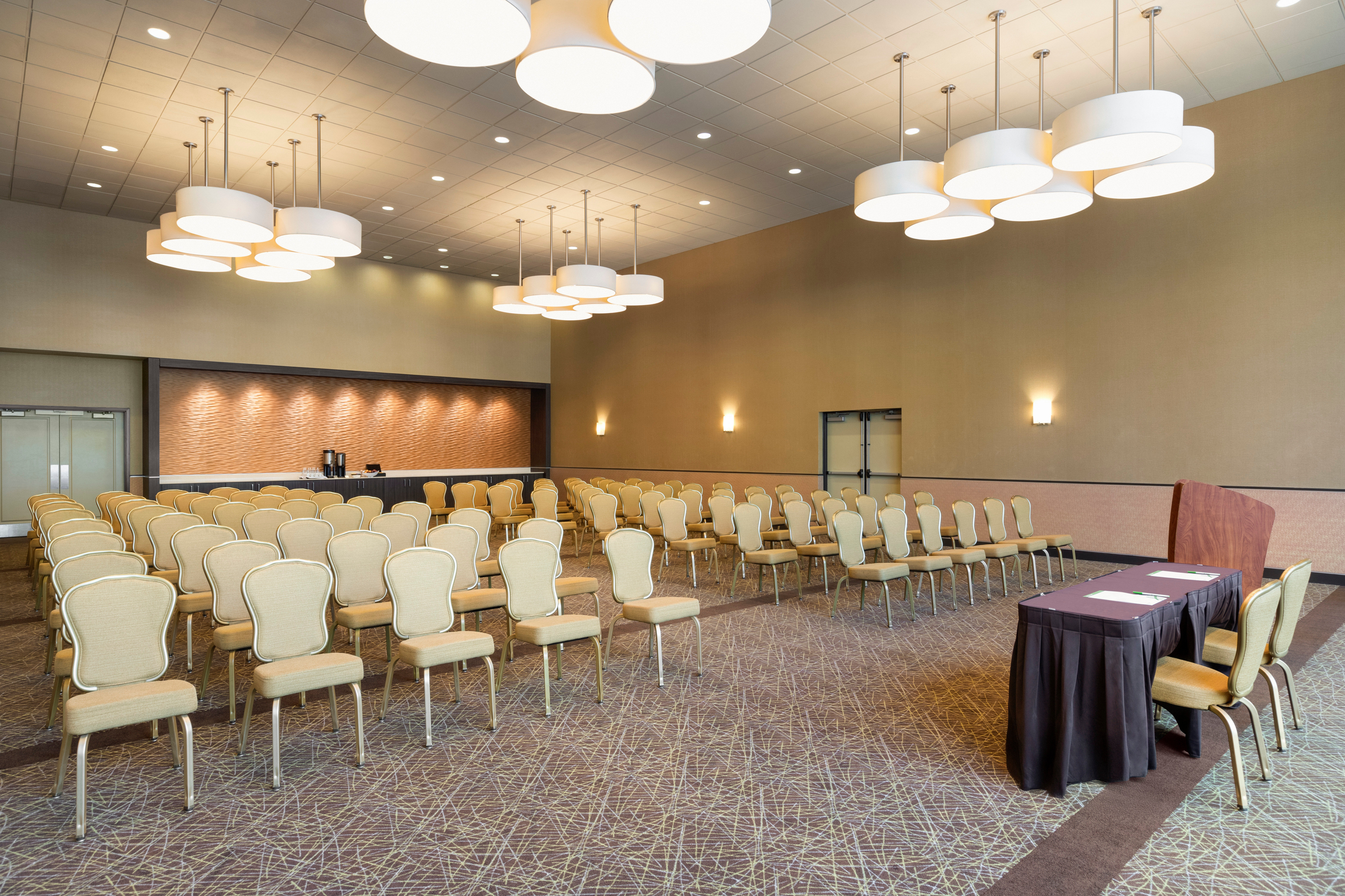 HOLIDAY INN BOSTON BUNKER HILL AREA 57/67