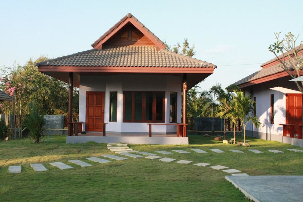 Waterside Resort 64/70