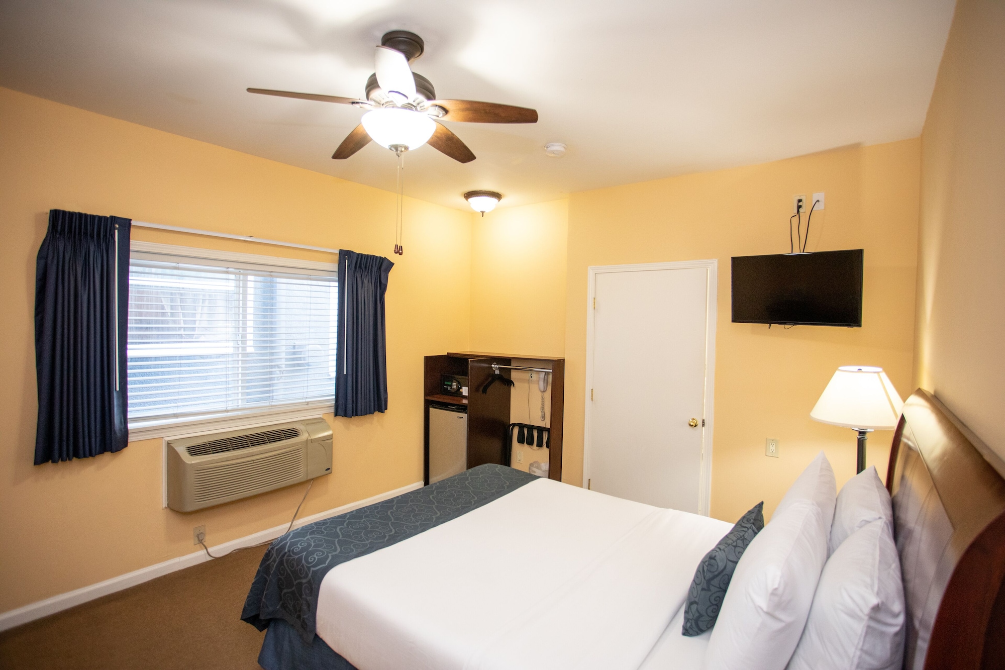 STANDARD, QUEEN BED, ACCESSIBLE