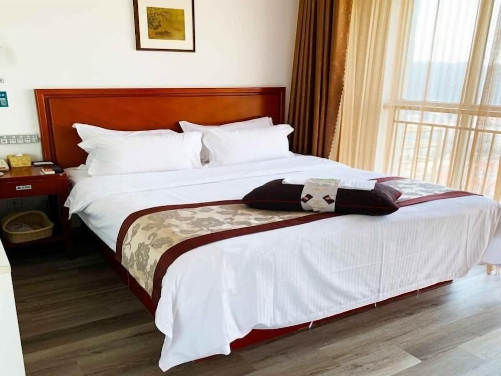 GreenTree Inn Weihai Huancui District Liugong Island Wharf Qingdao North Road Express Hotel 20/45