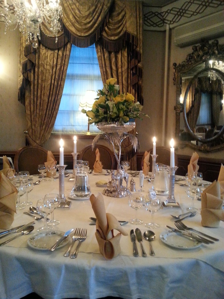 The Livermead House 27/50