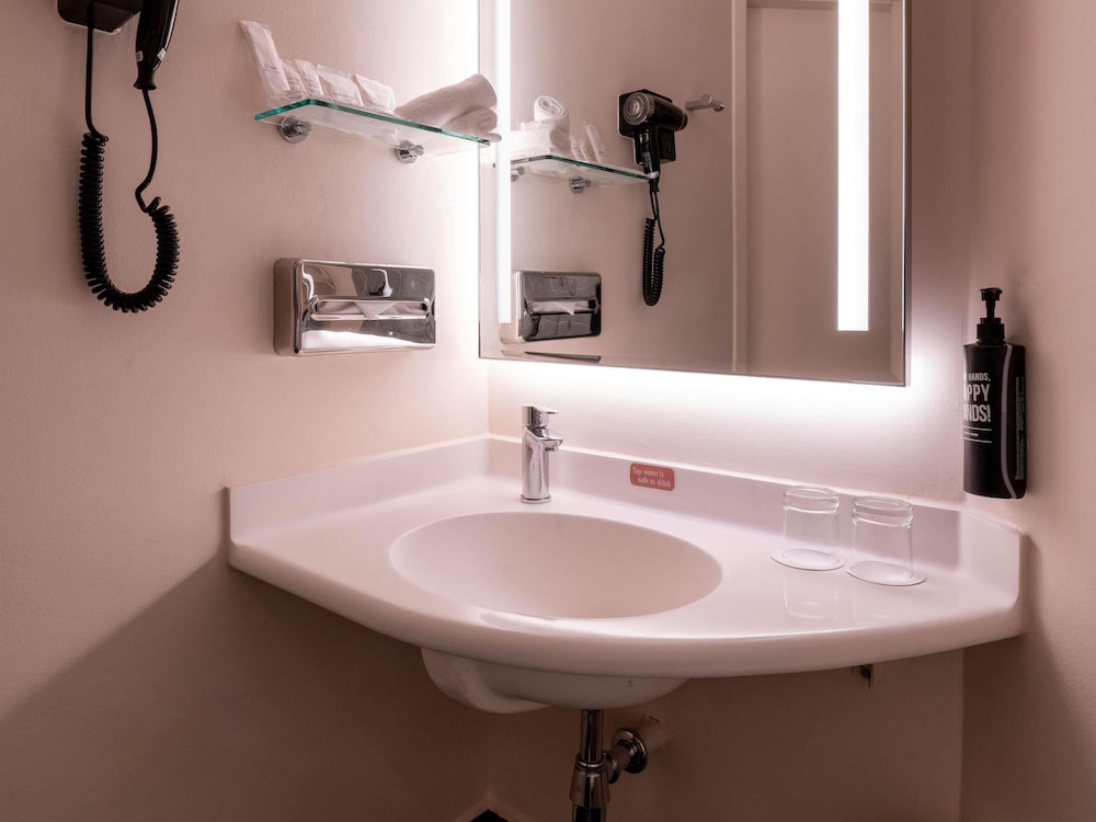 Superior, Twin Beds, Ibis Singapore on Bencoolen 6/6