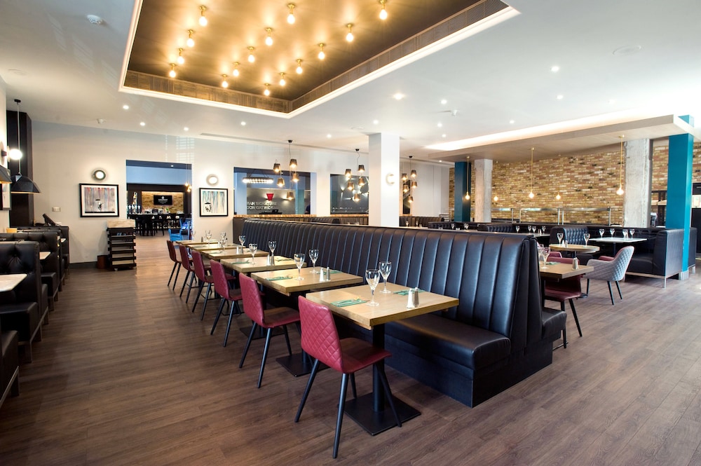 Sandman Signature London Gatwick Hotel 68/85
