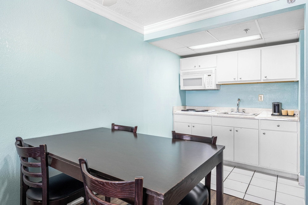 Boardwalk Beach Resort Hotel 43/65