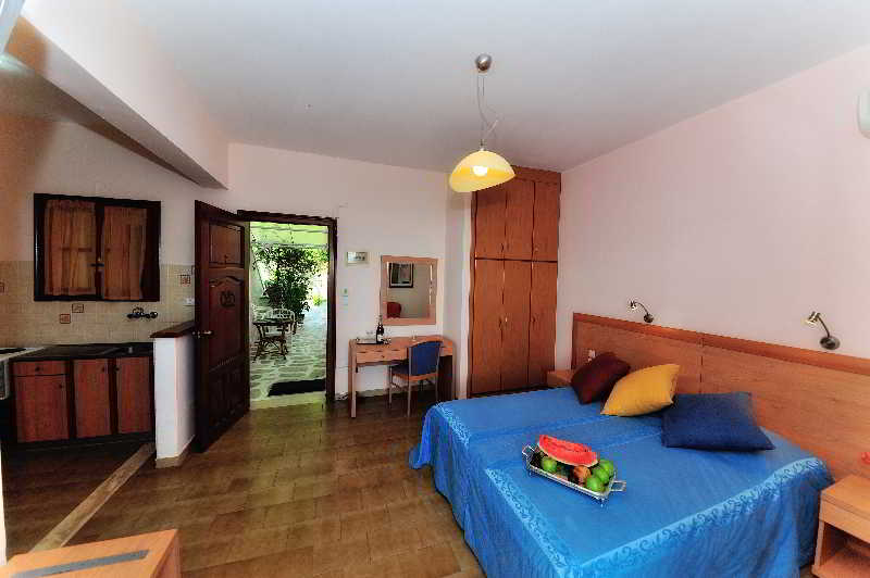 VASSILIAS BEACH APARTMENTS 8/31