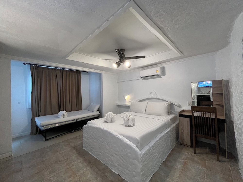 غرفة بسرير كوين مع سرير إضافي، Harrys Steakhouse & Beach Hotel 3/4