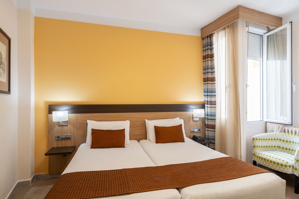 Hostal Ballesta 26/69