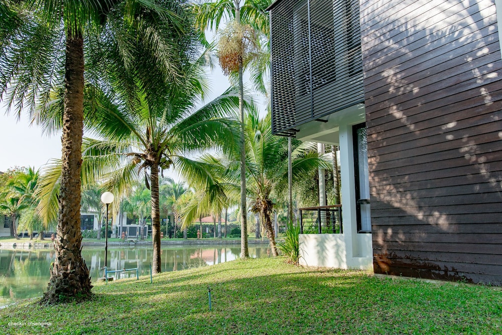 Horizon Village And Resort 65/72