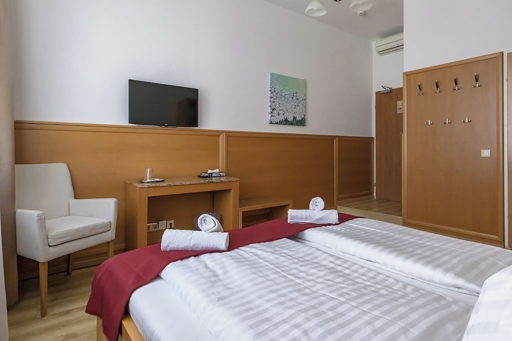 Corvinus Pension 30/59