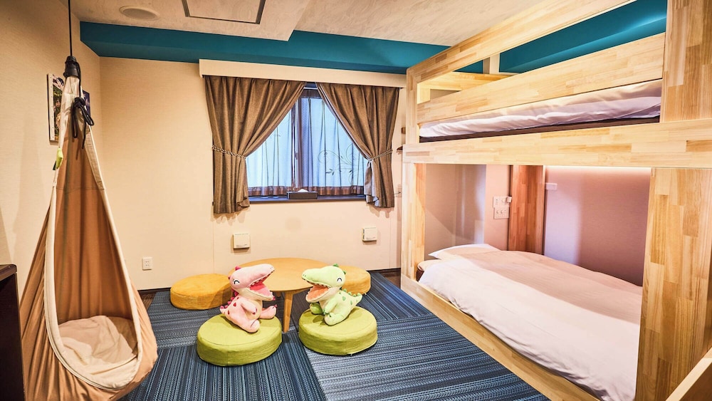Casual, 4 Bunk Beds, 2 Bunk Beds