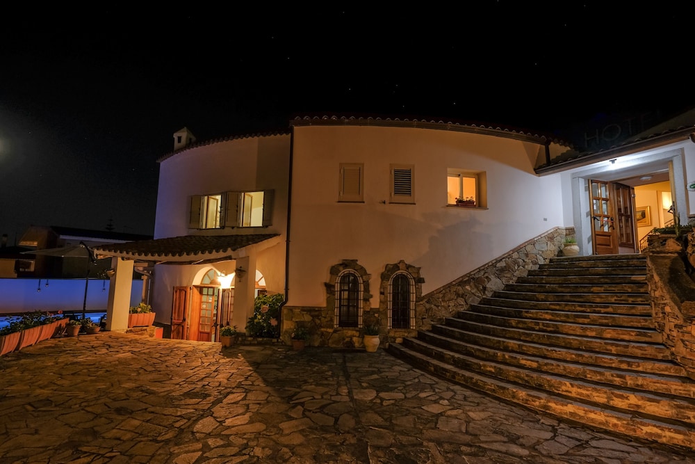 Hotel Ristorante L'aragosta 8/48