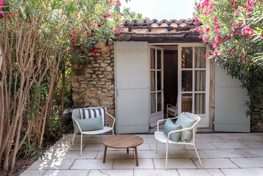 Les Petites Maisons – Hameau des Baux in PARADOU