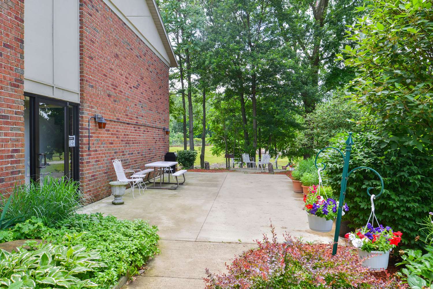 Americas Best Value Inn Suites Bluffton 13/13
