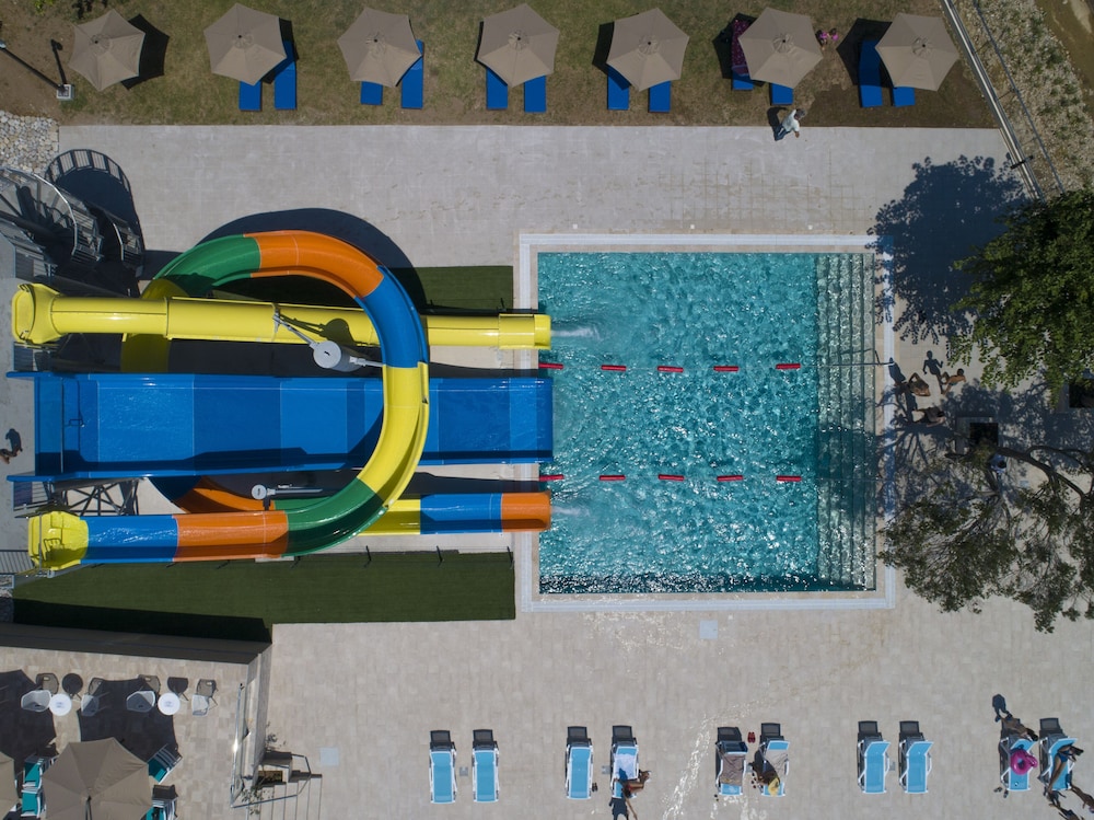 Pearl Beach Resort 46/62