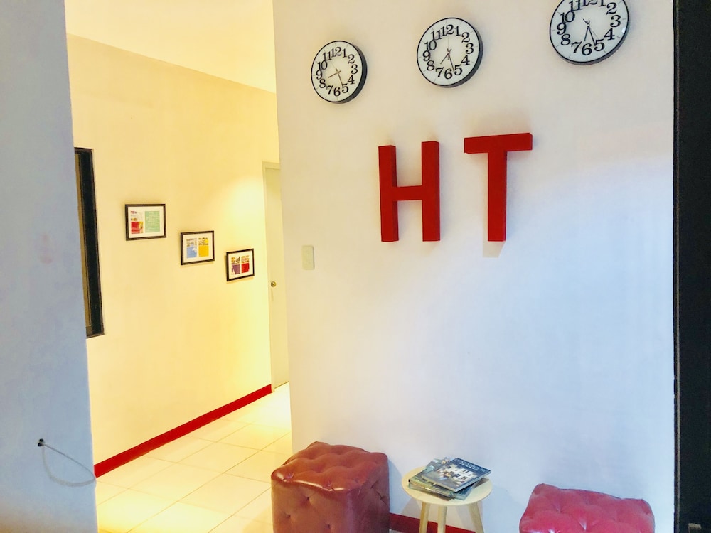 Hometown Hotel Bacolod - Lacson 40/74