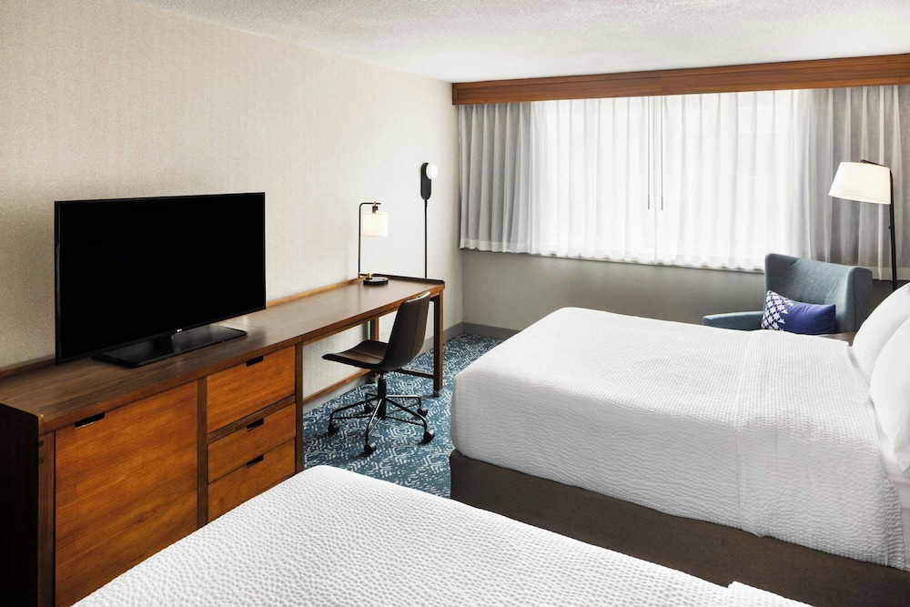 Room, 2 Queen Beds, Four Points by Sheraton Halifax 4/8