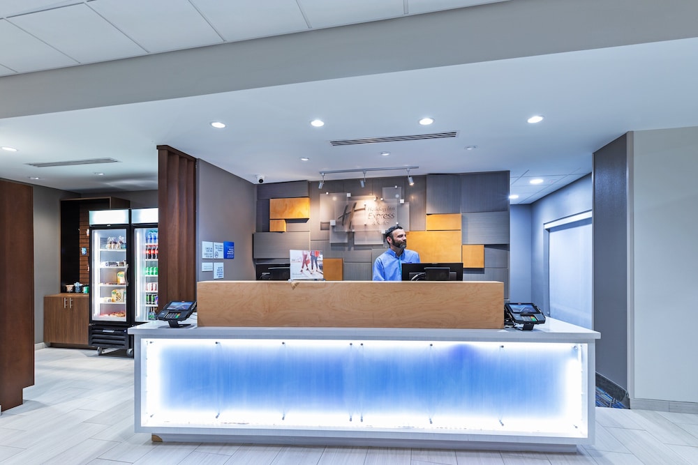 Holiday Inn Express & Suites Parsons 13/39