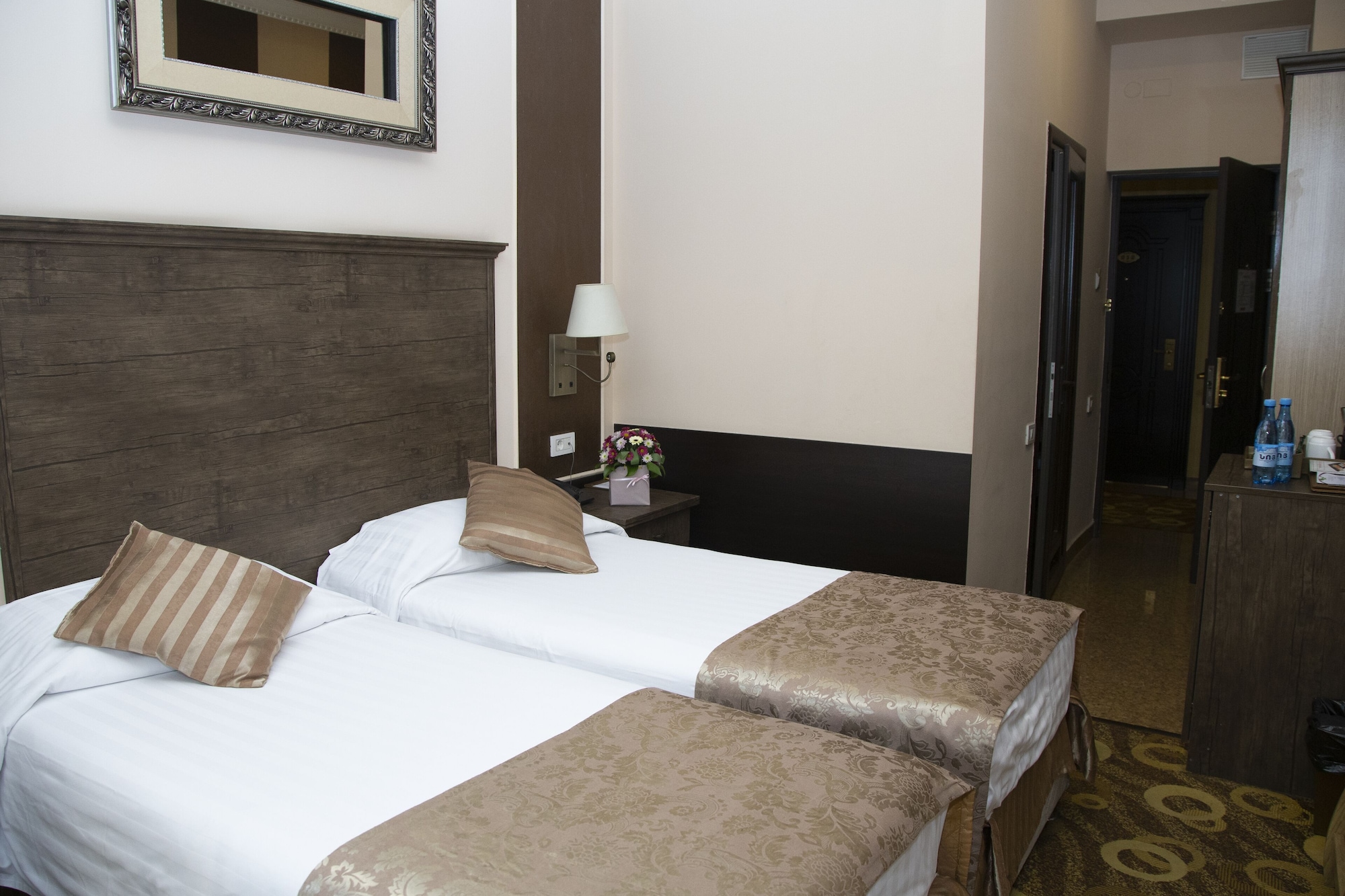 غرفة قياسية بسريرين منفصلين، IMPERIAL PALACE HOTEL 5/9