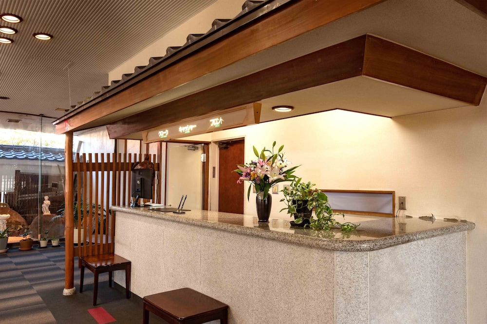 New Makomo Hotel 10/61