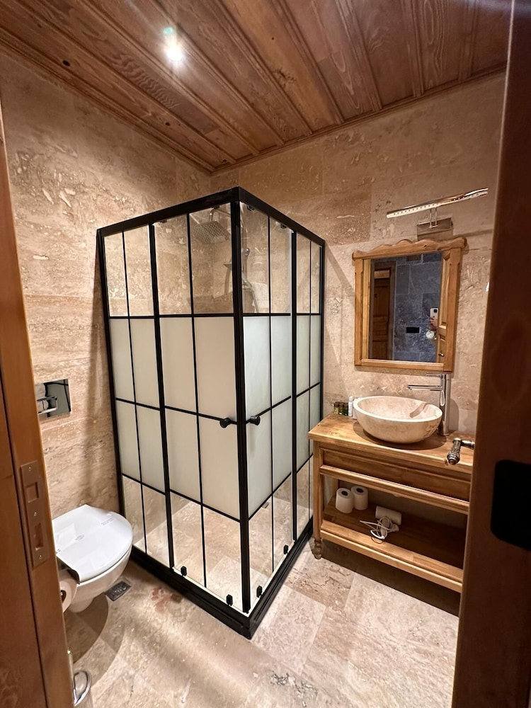 Elevres Stone House Hotel 43/67