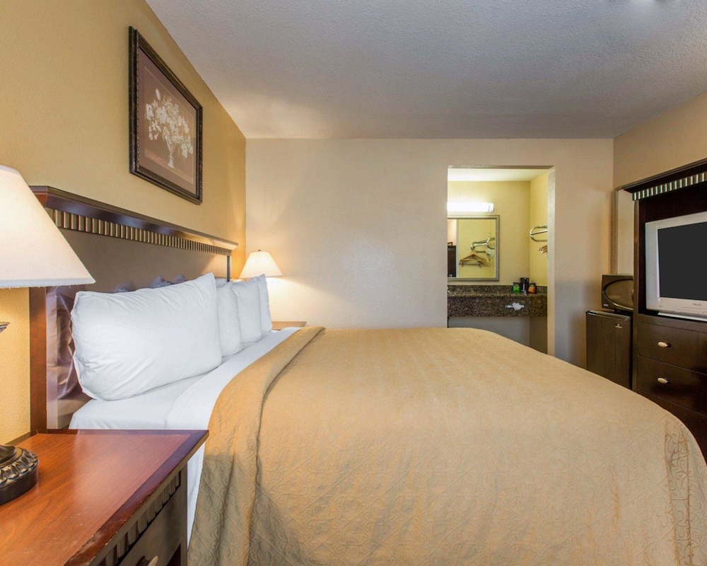 Quality Inn San Bernardino CA 20/43