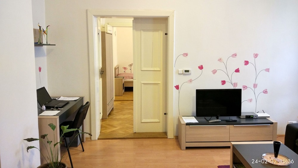 Apartments Tynska 7 39/50