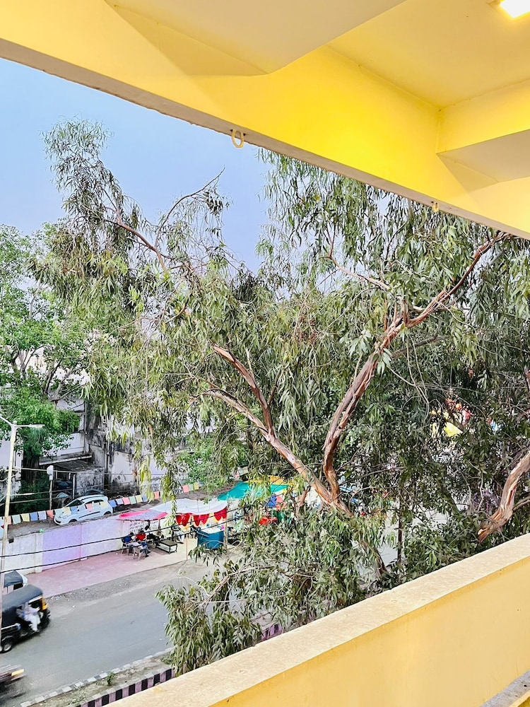 PATHIK HOTEL 24/32