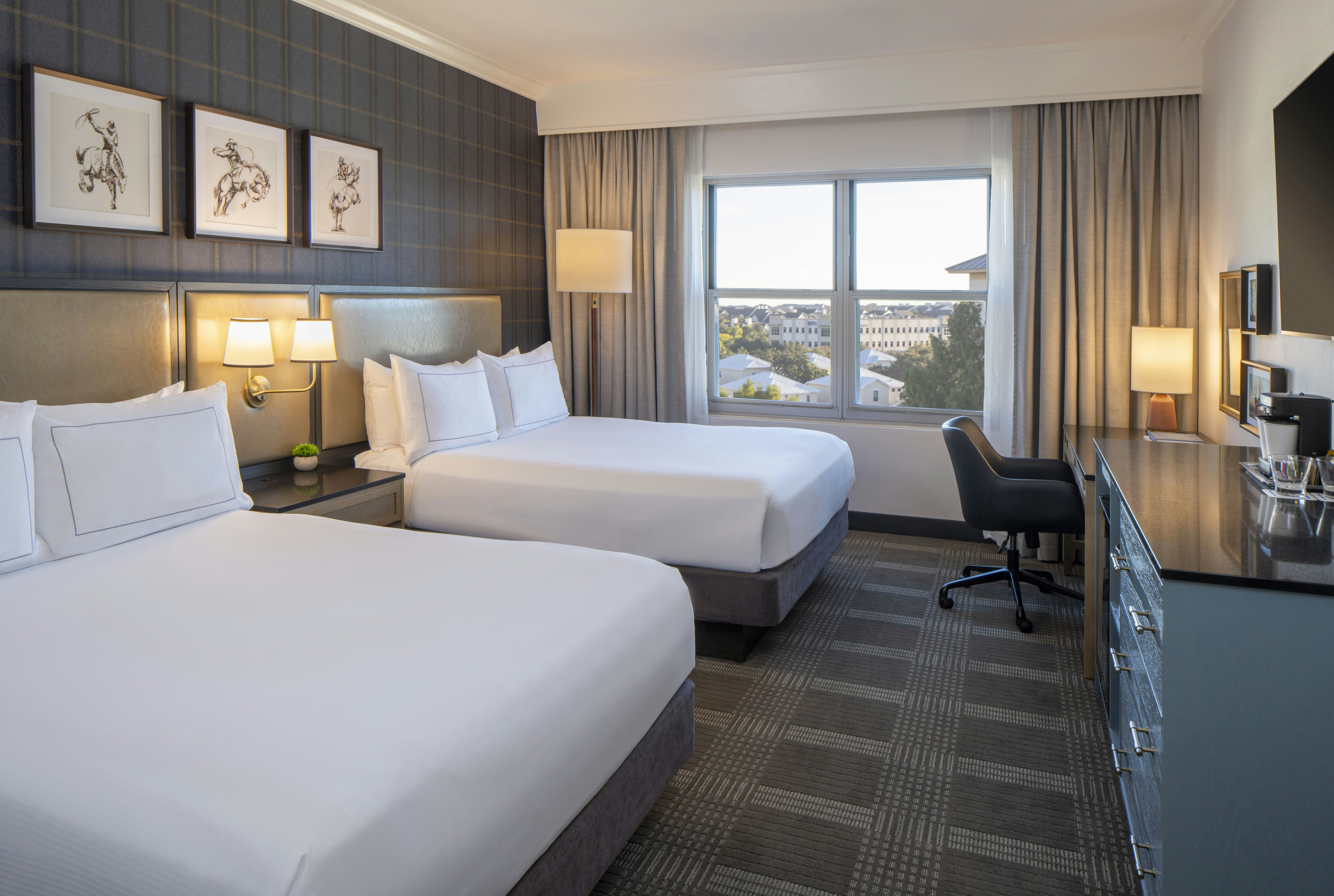 room, 2 queen beds, courtyard view