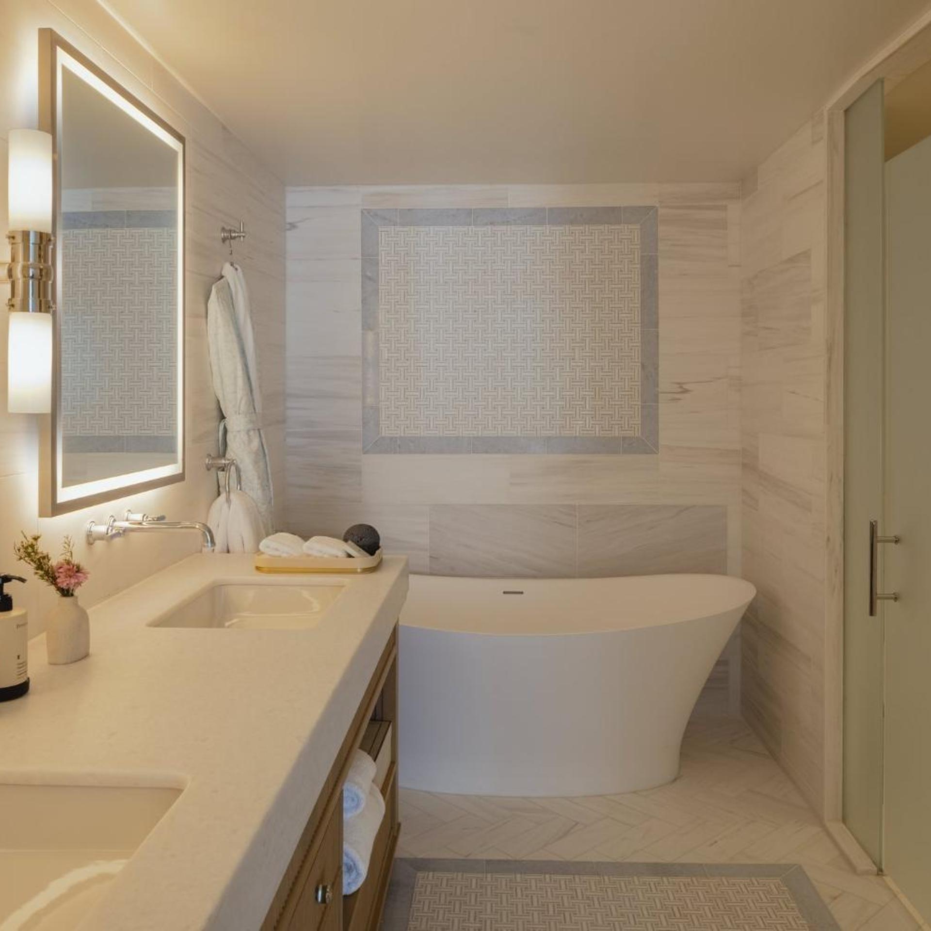 غرفة بسرير كوين بإطلالة على المدينة، Regent Santa Monica Beach 3/8