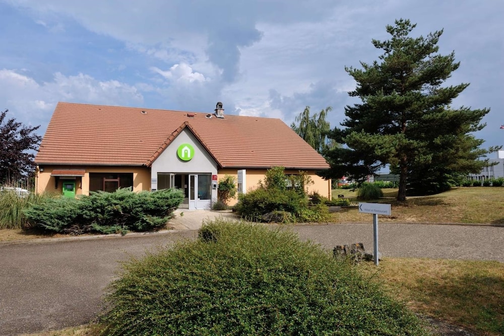 CAMPANILE MOULINS - AVERMES 38/50