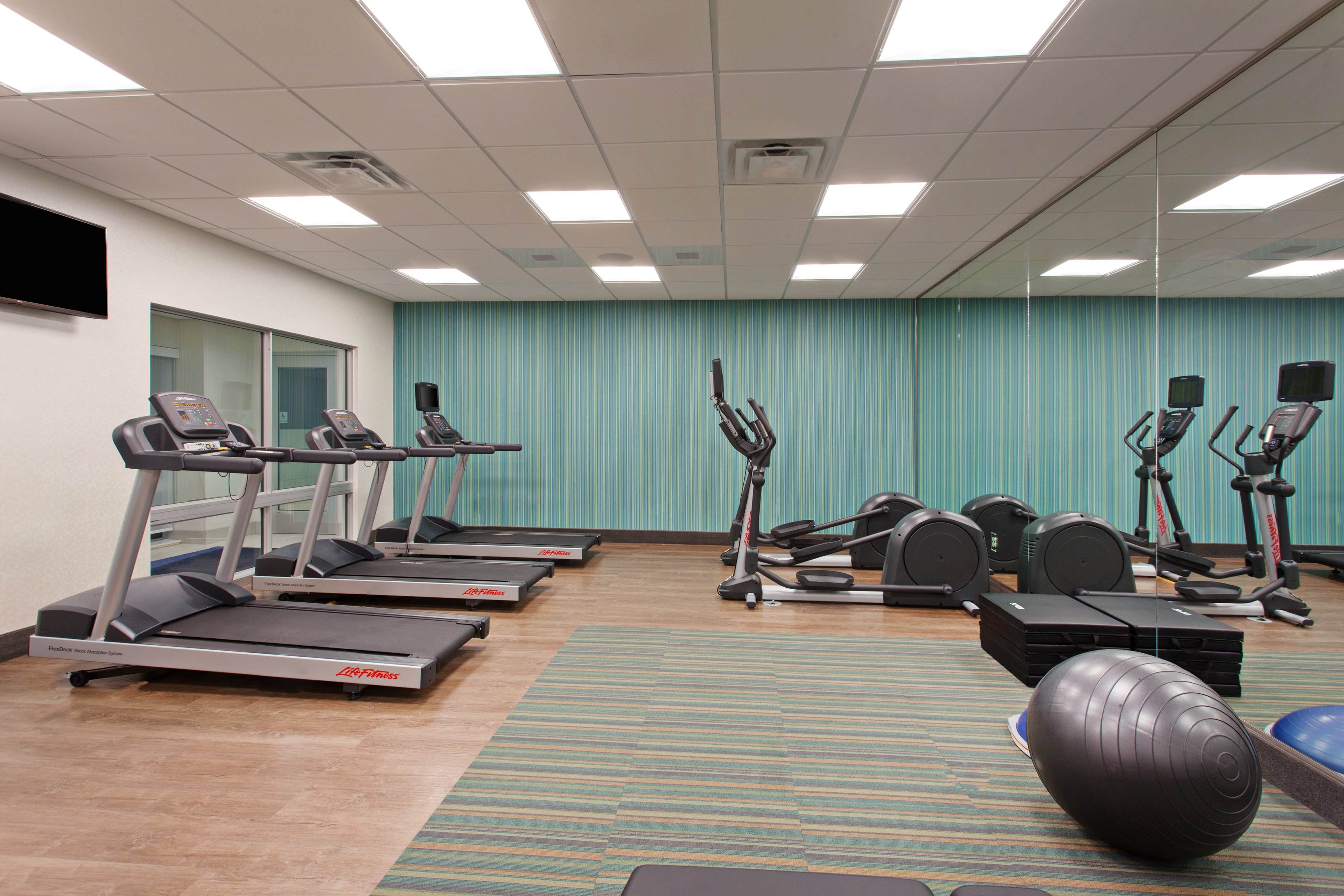 HOLIDAY INN EXPRESS & SUITES BRIGHAM CITY - NORTH UTAH 37/57