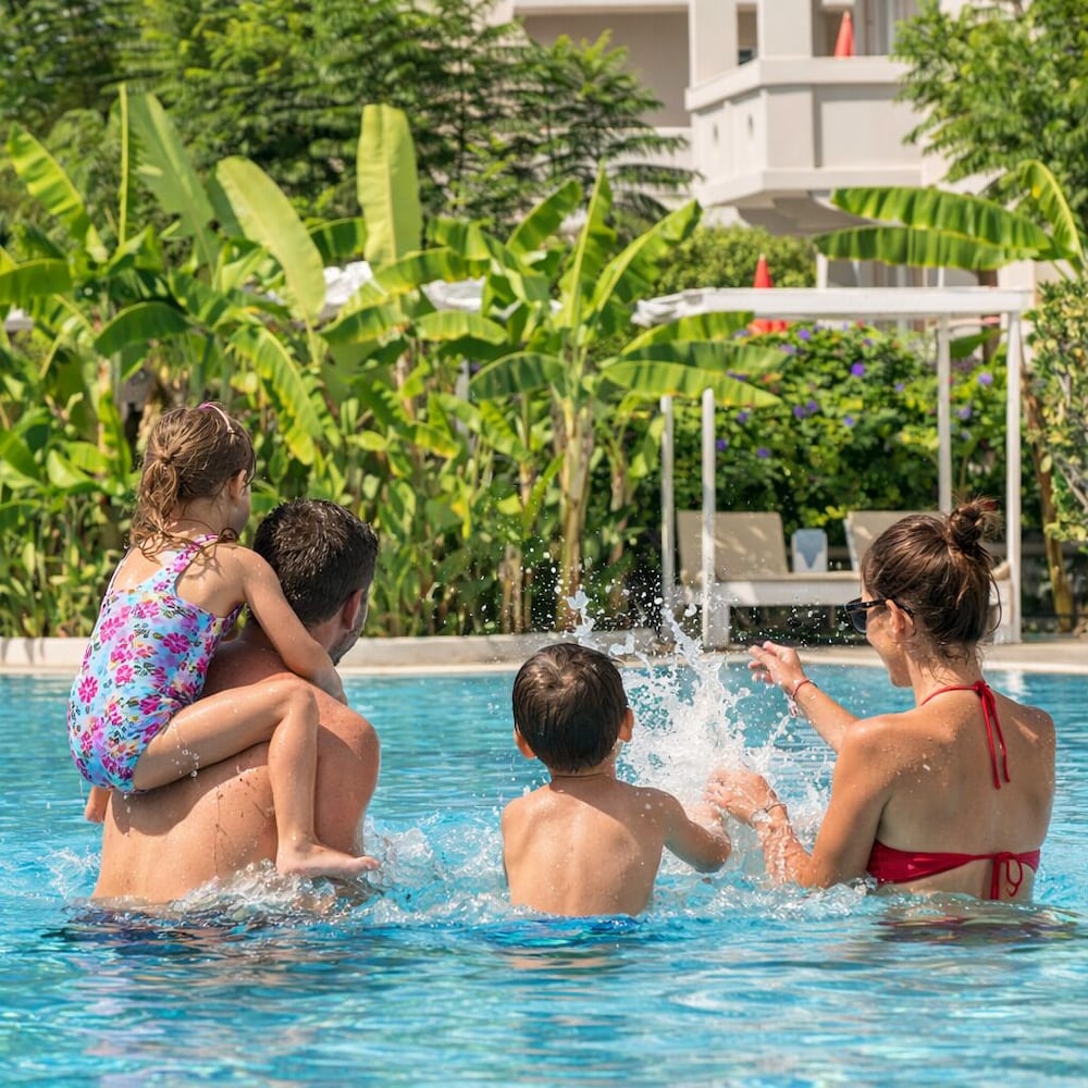 Peridis Family Resort 40/75