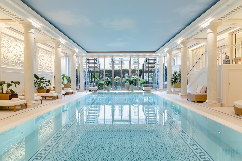 Shangri-La Paris 42/81