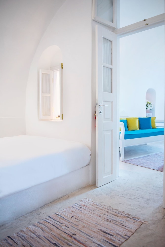 Anemi House & Villas 17/100