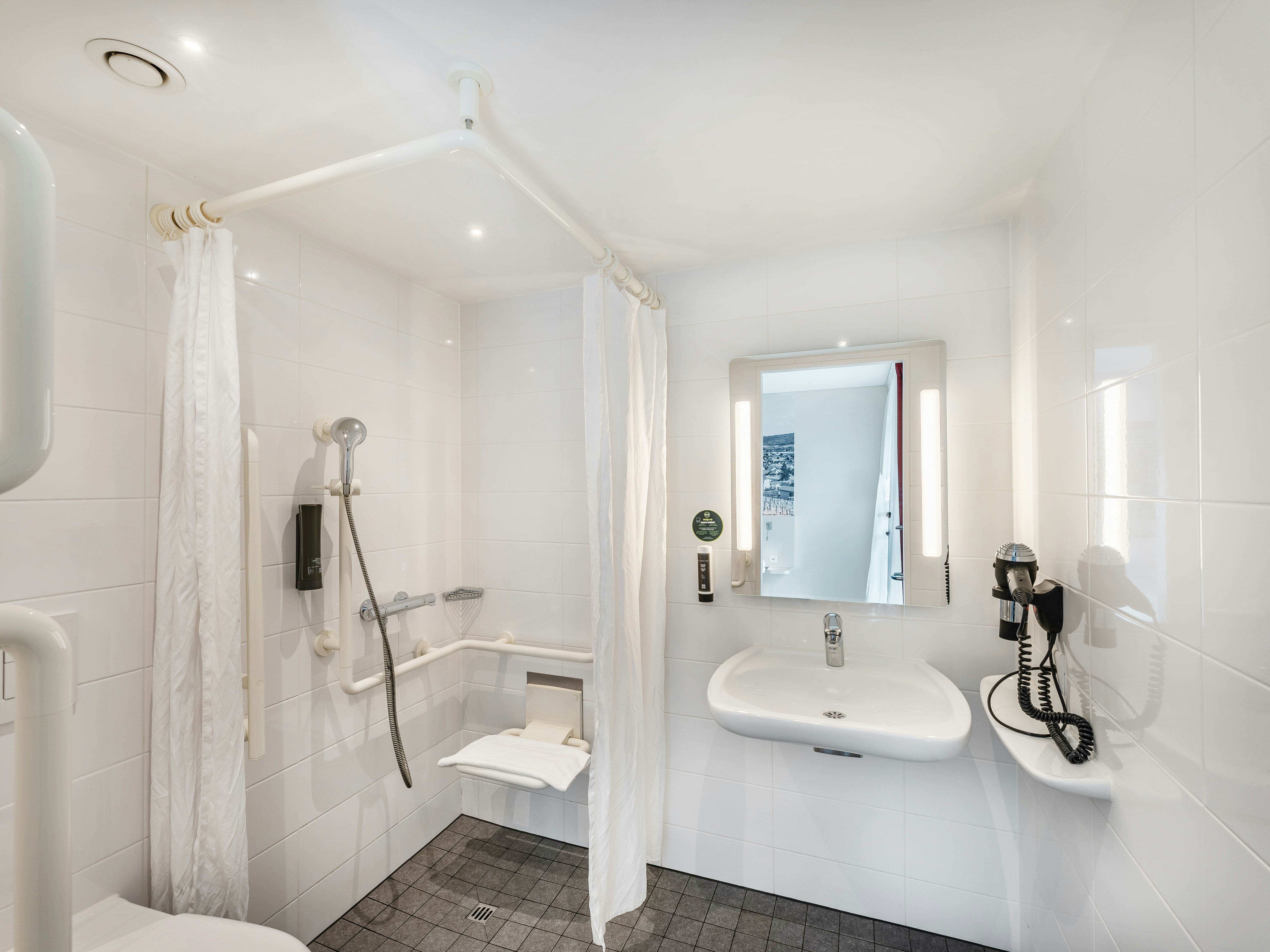 B&B Hotel Zurich Airport 38/38