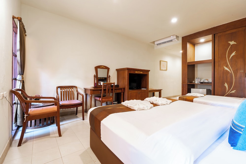 Phuket Leelavadee Hua Ting Resort 12/50