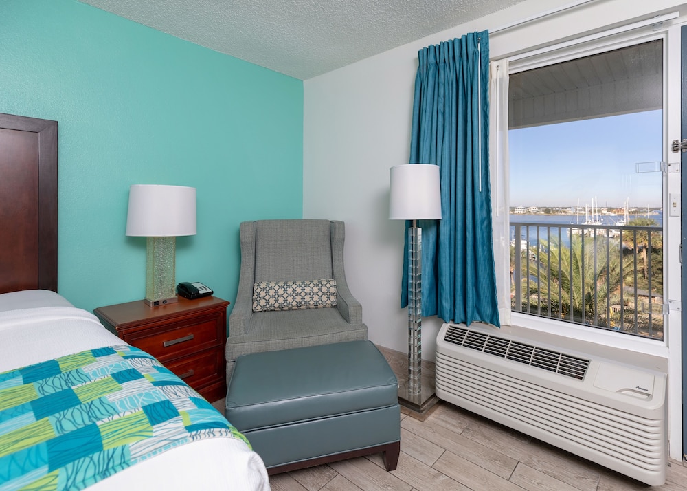Surf Sand Hotel 8/57